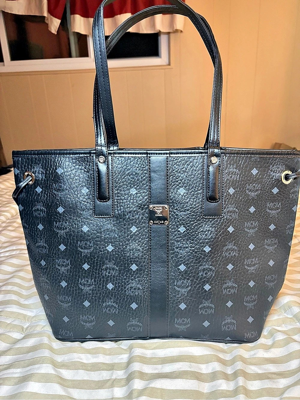 MCM Reversible Liz Shopper in Visetos Tote Black